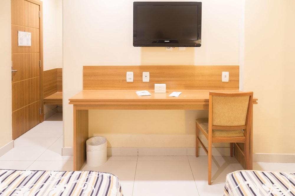 Hotel Atlantico Business Centro ริโอเดจาเนโร ภายนอก รูปภาพ A desk in a hotel room