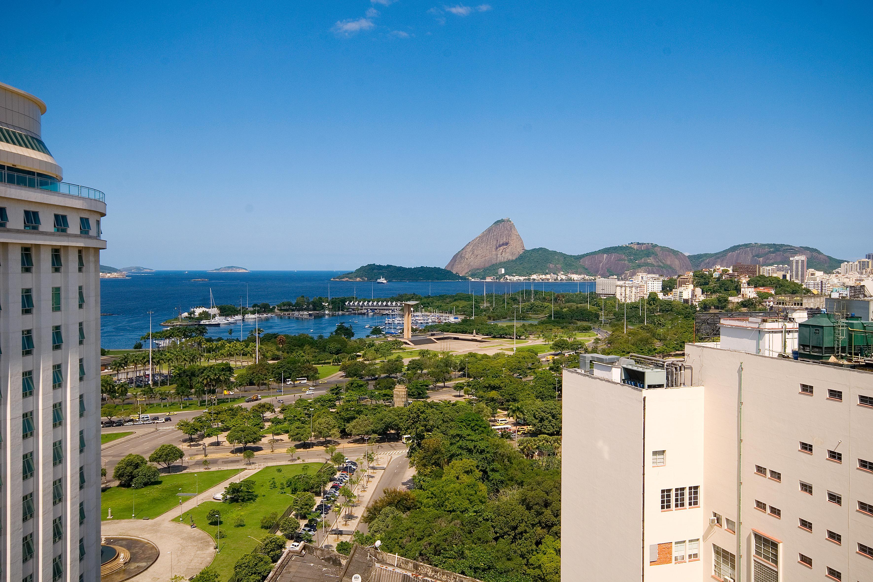 Hotel Atlantico Business Centro ริโอเดจาเนโร ภายนอก รูปภาพ The view of the Sugarloaf Mountain from the Copacabana Palace