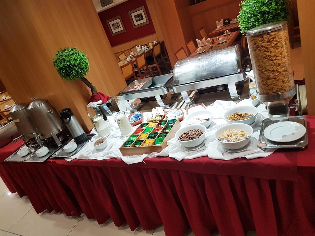Hotel Atlantico Business Centro ริโอเดจาเนโร ภายนอก รูปภาพ Breakfast buffet in a hotel
