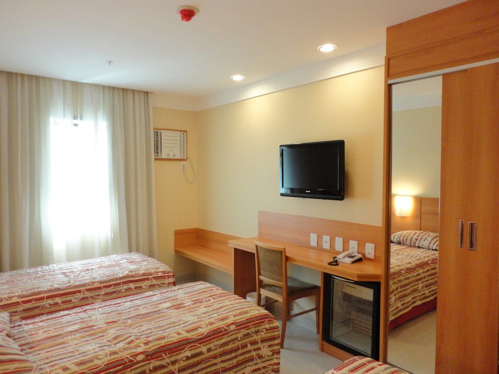 Hotel Atlantico Business Centro ริโอเดจาเนโร ภายนอก รูปภาพ A room at a hotel in Fortaleza, Brazil.
